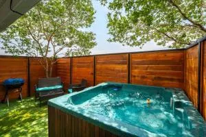 Island Townhouse with Private Hot Tub - Flour Bluff
