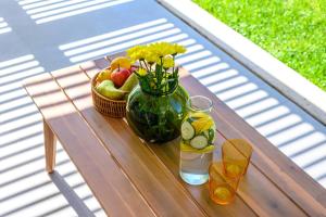 Pretty Green Apartment