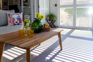 Pretty Green Apartment