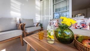 Pretty Green Apartment