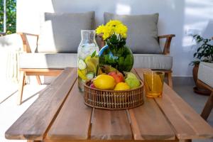 Pretty Green Apartment