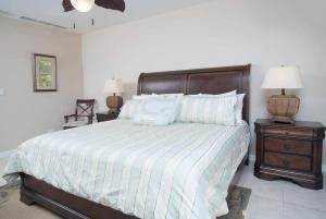 Dazzling End Unit in Coco with Lots of Windows and Light Sleeps 8