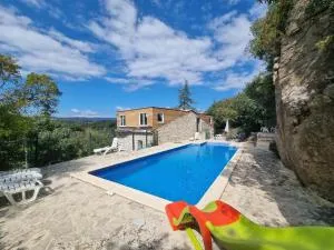 La Roche 10 - Aigues-Vives