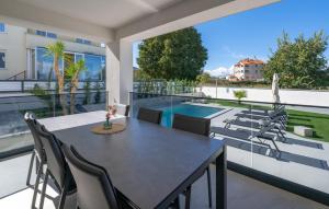 Stunning Home In Stinjan With Wifi 