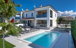 Gorgeous Home In Stinjan
