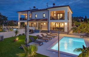 Stunning Home In Stinjan With Wifi 