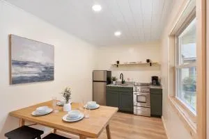 Squam Lake 3 bed plus 3 bath rental (Suite 7) - 阿什兰