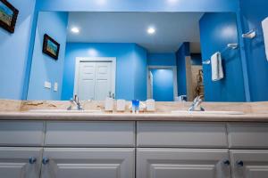 Nicely Decorated Ground-Floor Unit in Front of Pool at Pacifico in Coco