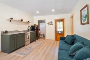 Squam waterfront 2 bed 2 bath (Suite 9)