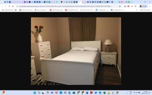 Master Bedroom private bathroom 23 minutes airport