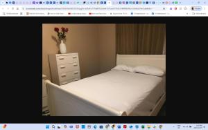 Master Bedroom private bathroom 23 minutes airport