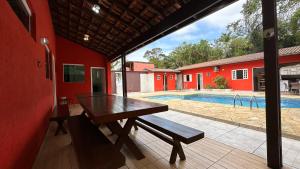 Casa c pisc e churrasq a 100m da Praia de Maresias