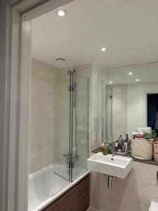 London Flat w Balcony