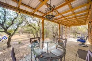 11 Mi to LBJ State Park - Couples Cabin Retreat! - 马蹄湾