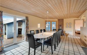Gorgeous Home In Oksbøl With Wifi