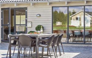 Nice Home In Glesborg With Kitchen