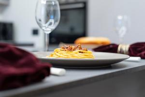 Designed apartment in Milan center Gae Aulenti area with AC, WiFi and Subway airport connected steps from Central Station