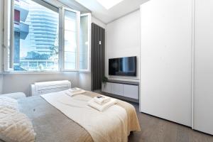 Designed apartment in Milan center Gae Aulenti area with AC, WiFi and Subway airport connected steps from Central Station