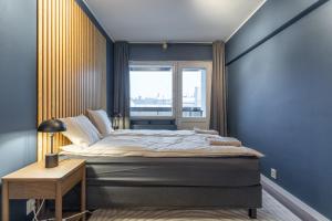 City Center topfloor apartment, three bedrooms up to 8 people, free parking