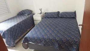 Quarto privativo em residência familiar com ar-condicionado e cama de casal - Ribas do Rio Pardo