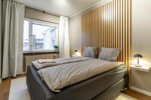 City Center topfloor apartment, three bedrooms up to 8 people, free parking