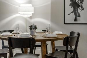 City Center topfloor apartment, three bedrooms up to 8 people, free parking