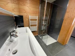 Appartements Appartement lumineux neuf dans bas de chalet LE DOUGLAS : photos des chambres