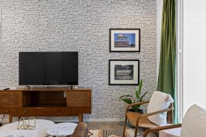 South Side Modern - Downtown Living - Amazing Location