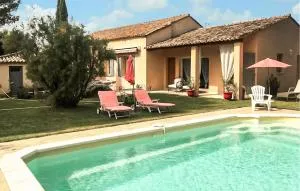 Gorgeous Home In Saint Saturnin Lès Avi - 莫里埃莱阿维尼翁