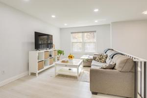 Near Top Attractions Deck Dining at Severn Home!