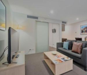 Affordable & Cozy CBD getaway with Free wine!!
