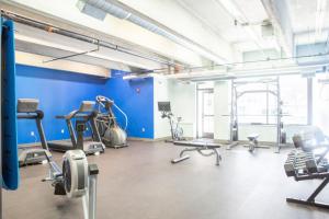 East Side Studio R5 - Near Brady and Fiserv with Balcony