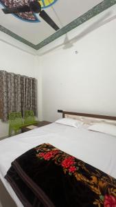 Veda Palace, 900 meter Distancce From Temple