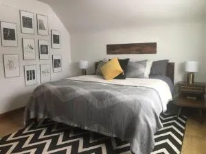 Gallery Loft of Oak Park #1 Top Host in IL - Stickney