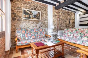 La Jomeruca ,espaciosa casa rural cerca de playa y montaña