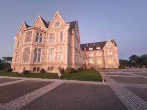 La Jomeruca ,espaciosa casa rural cerca de playa y montaña