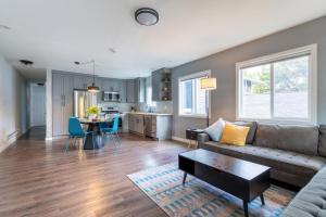 Cozy Unit with Porch near Arboretum and Transit