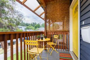 Cozy Unit with Porch near Arboretum and Transit