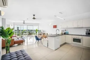 Cullen Bay 3BR Oceanview Bliss - Larrakeyah