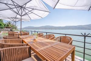 Charming Bungalow Cajititlan 2 Beds Pool