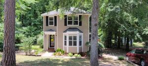 Cottage Getaway in Martinez Charming 3-Bedroom Retreat with WiFi and AC, Perfect for Your Next Stay