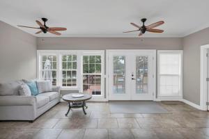 La La Lakehouse Sleeps 6