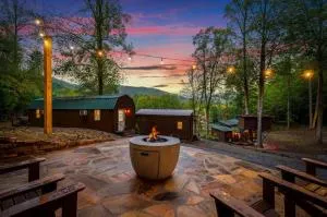 2bed 1bath Cabin with Mountain View, Hot Tub and grilling deck - Elf