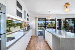 Luxury Waterside Oasis