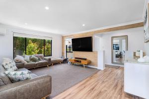 Luxury Waterside Oasis