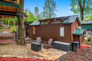 The Tree Spa, Tiny Cabin w Hot Tub in the trees