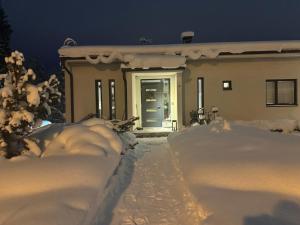 Atmospheric Holiday Villa with Sauna