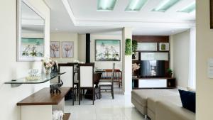 Cobertura com Piscina na praia de Bombas - BOM003