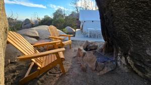 A Cozy Sunrise Glamping Escape with Panoramic View