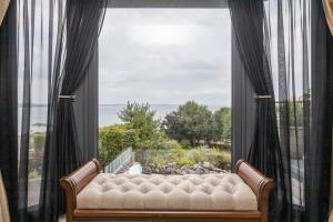 Teach Cois Farraige House by the Sea